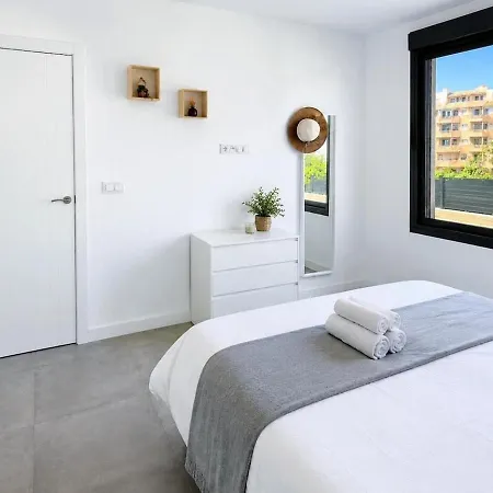 Casa Con Piscina Y Terraza Junto Bali